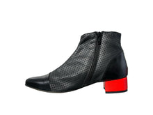 Carica l'immagine nel visualizzatore di Gallery, TJ NERO/ROSSO Traforato