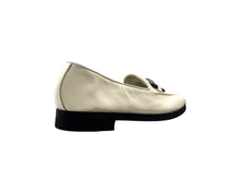 Carica l&#39;immagine nel visualizzatore di Gallery, MOCASSINO Panna Accessorio
