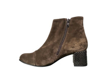 Lade das Bild in den Galerie-Viewer, TJQ Marrone Camoscio
