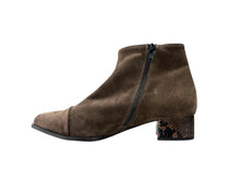 Carica l&#39;immagine nel visualizzatore di Gallery, TJ Marrone Camoscio
